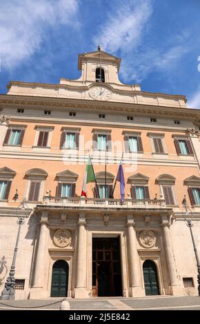 Roma, RM, Italia - 18 agosto 2020: Palazzo Montecitorio sede del Parlamento italiano senza persone Foto Stock