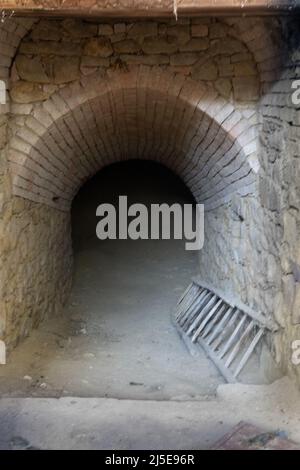 Escursioni attraverso una cantina vicolo in bassa Austria Foto Stock