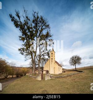 Vecchia chiesa cattolica vicino Manfa da Arpad età Foto Stock