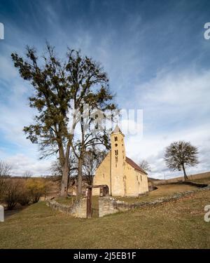 Vecchia chiesa cattolica vicino Manfa da Arpad età Foto Stock