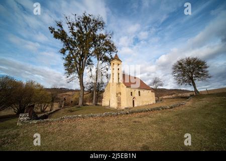 Vecchia chiesa cattolica vicino Manfa da Arpad età Foto Stock