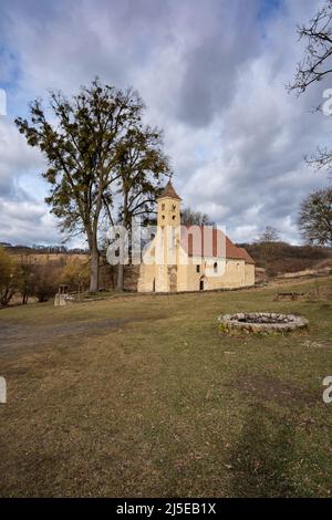 Vecchia chiesa cattolica vicino Manfa da Arpad età Foto Stock