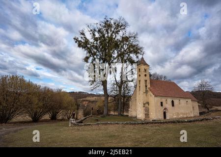 Vecchia chiesa cattolica vicino Manfa da Arpad età Foto Stock