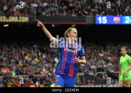 Barcellona, Spagna. 22nd Apr 2022. BARCELINA, SPAGNA - APRILE 22: Caroline Graham Hansen del FC Barcelona segna un gol durante la partita della UEFA Women's Champions League tra il FC Barcelona e Wolfsburg a Camp Nou il 22 Aprile 2022 a Barcellona, Spagna. (Foto di Sara Aribo/PxImages) Credit: PX Images/Alamy Live News Foto Stock