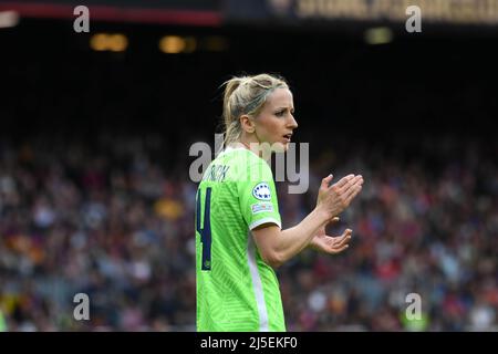 Barcellona, Spagna. 22nd Apr 2022. BARCELINA, SPAGNA - 22 APRILE: Kathrin Hendrich di Wolfsburg durante la partita UEFA Women's Champions League tra il FC Barcelona e Wolfsburg a Camp Nou il 22 aprile 2022 a Barcellona, Spagna. (Foto di Sara Aribo/PxImages) Credit: PX Images/Alamy Live News Foto Stock