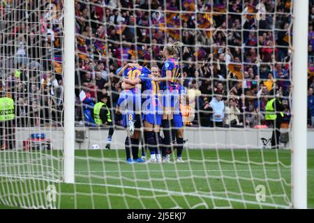 Barcellona, Spagna. 22nd Apr 2022. BARCELINA, SPAGNA - APRILE 22: Jennifer Hermoso del FC Barcelona festeggia dopo aver segnato un gol durante la partita UEFA Women's Champions League tra il FC Barcelona e Wolfsburg a Camp Nou il 22 Aprile 2022 a Barcellona, Spagna. (Foto di Sara Aribo/PxImages) Credit: PX Images/Alamy Live News Foto Stock