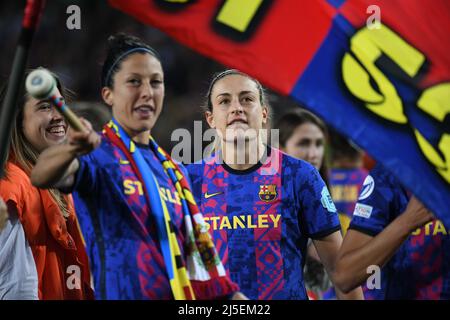 Barcellona, Spagna. 22nd Apr 2022. BARCELINA, SPAGNA - APRILE 22: Alexia Putellas del FC Barcelona celebra la sua vittoria di squadra dopo la partita della UEFA Women's Champions League tra il FC Barcelona e Wolfsburg a Camp Nou il 22 Aprile 2022 a Barcellona, Spagna. (Foto di Sara Aribo/PxImages) Credit: PX Images/Alamy Live News Foto Stock