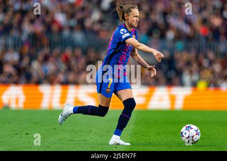 Barcellona, Spagna. 22nd Apr 2022. Caroline Graham Hansen (FC Barcelona) in azione durante la partita di calcio della Women's Champions League tra il FC Barcelona e la VFL Wolfsburg, allo stadio Camp Nou di Barcellona, Spagna, venerdì 22 aprile 2022. Foto: SIU Wu. Credit: dpa/Alamy Live News Foto Stock
