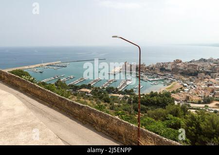 Siti ad angolo della Città di Castellammare del Golfo, Provincia di Trapani, Sicilia, Italia. Foto Stock