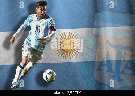 Lionel messi, la bandiera dell'Argentina e lo scudo dell'Associazione del calcio argentino (AFA) Foto Stock