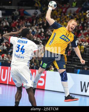 Jim Gottfridsson (Svezia) contro la Francia. EHF Euro 2022. Semifinale Foto Stock