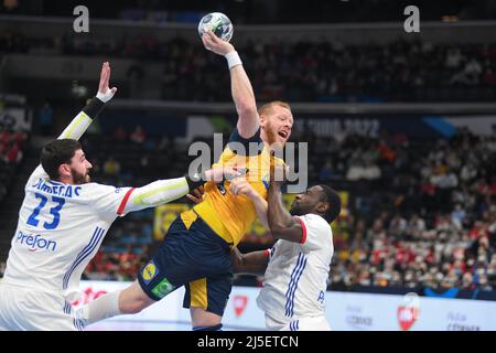 Jim Gottfridsson (Svezia) contro la Francia. EHF Euro 2022. Semifinale Foto Stock