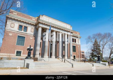 SAINT CLOUD, MINNESOTA - 19 febbraio 2022: Il tribunale della contea di Stearns, situato a 725 Courthouse Square, è fotografato. Foto Stock