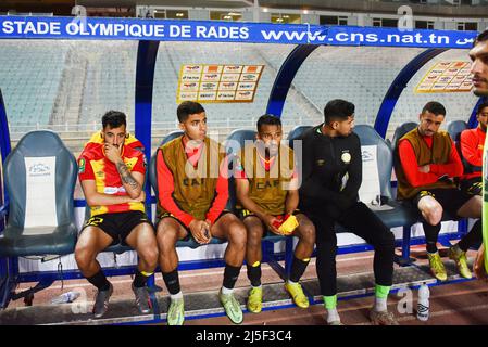 Tunisi, Tunisia. 22nd Apr 2022. Giocatori di Esperance Tunis dopo la partita di calcio delle finali del CAF Champions League tra Esperance Tunis ed ES Setif a Tunisi. (Punteggio finale; Esperance sportive Tunisia 0:1 ES Setif Algeria) Credit: SOPA Images Limited/Alamy Live News Foto Stock