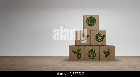 Concetti netti zero e neutri di carbonio obiettivi netti zero delle emissioni Una strategia a lungo termine neutrale dal punto di vista climatico blocchi di legno concetto 3D Render Foto Stock