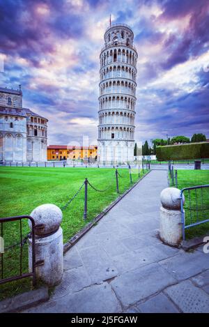 Pisa, Italia. Attrazione turistica mondiale in Toscana, Torre Pendente Foto Stock