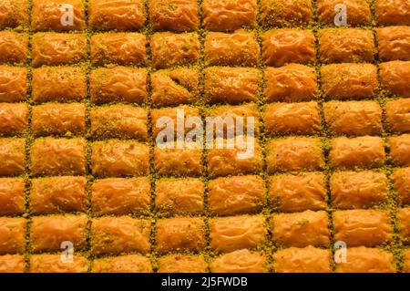 Baklava con pistacchio, uno dei più bei dessert della cucina turca. Dolce turco baklava Foto Stock