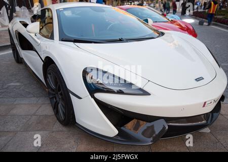 Doha ,Qatar, Febbraio 01,2020 : Mostra di supercar di lusso organizzata dal team Qatar chiamato 'Supercars Elite'. Foto Stock