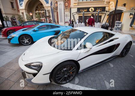 Doha ,Qatar, Febbraio 01,2020 : Mostra di supercar di lusso organizzata dal team Qatar chiamato 'Supercars Elite'. Foto Stock