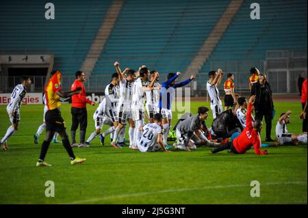 Tunisi, Tunisia. 22nd Apr 2022. Tunisi, Tunisia. 22 aprile 2022. L'Esperance Sportive de Tunis (EST) gioca contro ES Sétif allo stadio Rades nella capitale tunisina per la CAF African Champions League. L'Entente Sportive Sétifienne, che è una squadra di calcio algerina di Sétif anche conosciuta come ES Sétif, ha vinto la partita (immagine di credito: © Hasan Mrad/IMAGESLIVE via ZUMA Press Wire) Foto Stock