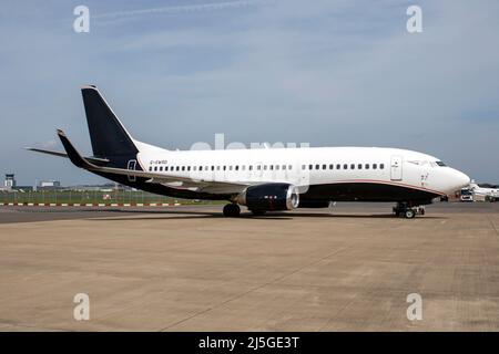 G-SWRD Boeing 737-3L9 2Excel Aviazione all'aeroporto di Bristol 17/04/2022 Foto Stock