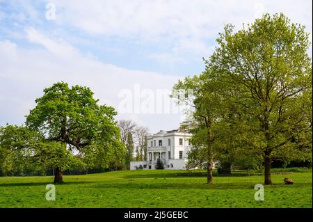 Dulwich Village, Londra, Regno Unito: Belair Park, un parco pubblico a Dulwich Village, a sud di Londra. Vista sulla Belair House, una casa padronale georgiana. Foto Stock