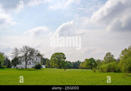 Dulwich Village, Londra, Regno Unito: Belair Park, un parco pubblico a Dulwich Village, a sud di Londra. Vista sulla Belair House, una casa padronale georgiana. Foto Stock