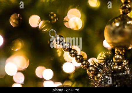 Natale concetto con decorazione e bokeh lighs sfondo Foto Stock