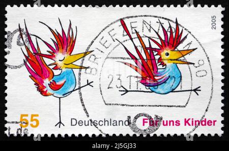 GERMANIA - CIRCA 2005: Un francobollo stampato in Germania mostra due uccelli, illustrazione, per bambini, circa 2005 Foto Stock