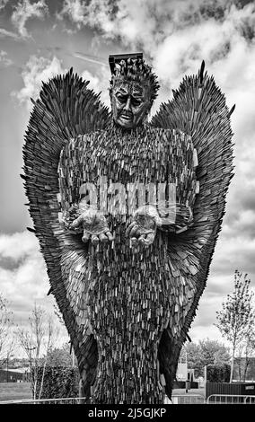 Il 'Knife Angel' Visiting Stoke -on-Trent nell'aprile 2022 come parte del suo tour Nazionale contro la violenza mostrato in Smithfield Stoke-on-Trent Foto Stock