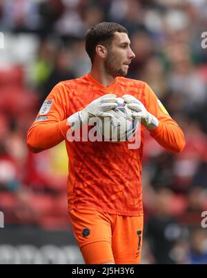 Marko MAROSI, portiere di Shrewsbury Town, in azione durante la partita della Sky Bet League One alla Valley di Londra. Data foto: Sabato 23 aprile 2022. Foto Stock