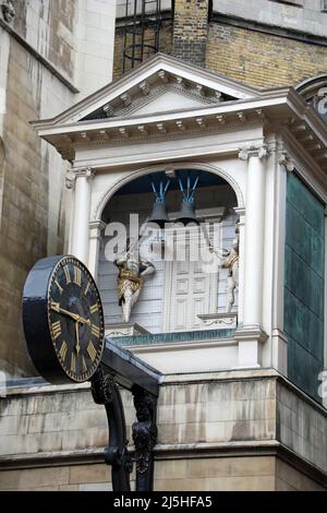 St Dunstan nel West orologio storico chiesa su Fleet Street Foto Stock