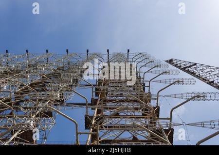 Ampio campo di antenna. Sovietica sistema radar Duga alla centrale nucleare di Cernobyl. ABM difesa missilistica. Campo di antenna, sopra l'orizzonte radar. O militari Foto Stock