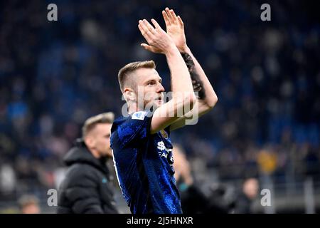 Milano, Italia. 23rd Apr 2022. Lo Skriniar di Milano del FC Internazionale festeggia al termine della serie Una partita di calcio tra il FC Internazionale e COME Roma allo stadio San Siro di Milano (Italia), 23th aprile 2021. Foto Andrea Staccioli/Insidefoto Credit: Ininsidefoto srl/Alamy Live News Foto Stock