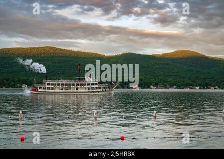 Lago Goerge, New York - 21 giugno 2019: steamboat sul famoso lago george, New York state, USA Foto Stock