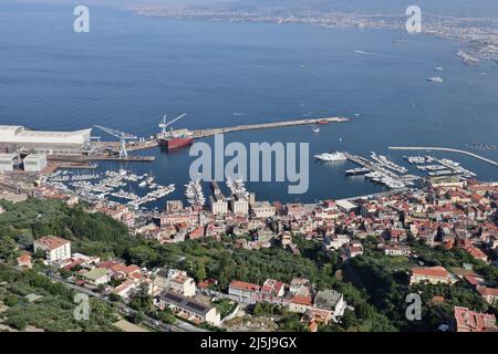 Castellammare di Stabia - Panorama del porto dalla Funivia del Faito Foto Stock