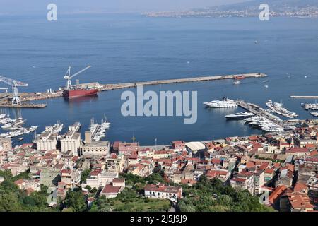 Castellammare di Stabia - Scorcio del porto dalla Funivia del Faito Foto Stock