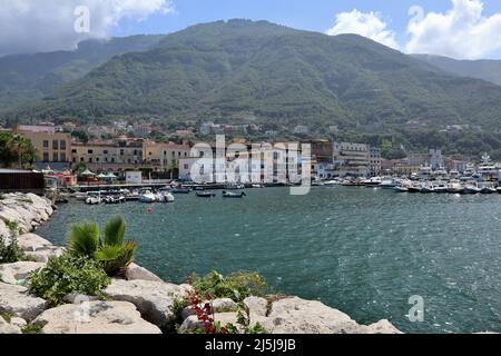 Castellammare di Stabia - Scorcio del porto turistico dalla scogliera frangiflutti Foto Stock