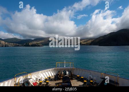 Traghetto Cook Strait che si avvicina all'ingresso di Tory Channel, Marlborough Sounds, South Island, Nuova Zelanda Foto Stock