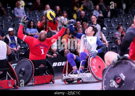 Paesi Bassi. 19th Apr 2022. Master Sgt. Kenneth Guinn compete nella partita di rugby su sedia a rotelle contro il Team United Kingdom durante gli Invictus Games The Hague, Olanda, 19 aprile 2022. Credit: U.S. Marines/ZUMA Press Wire Service/ZUMAPRESS.com/Alamy Live News Foto Stock