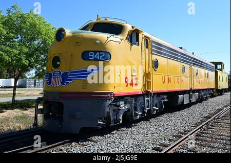 EMD E8 Diesel Electric presso il museo ferroviario della California meridionale. Foto Stock