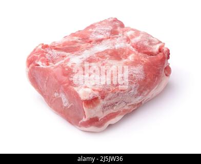 Pezzo di carne di maiale disossata congelata e cruda isolato su bianco Foto Stock