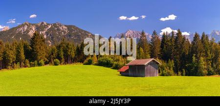 Vecchia capanna di legno Wagenbrüchsee Alpi Baviera Germania Foto Stock