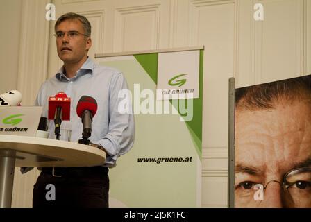 Vienna, Austria. Agosto 14, 2008. Conferenza stampa con Lothar Lockl (i Verdi) Foto Stock