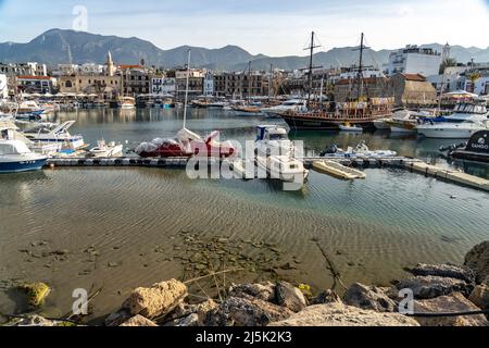 Hafen von Kyrenia oder Girne, Türkische Republik Nordzypern, Europa | Kyrenia Harbour, Kyrenia or Girne, Repubblica Turca di Cipro del Nord, Euro Foto Stock