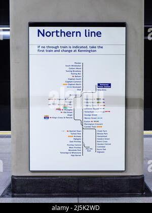 Londra, UK-12.10.21: Sistema di metropolitana Northern Line presso la stazione della metropolitana di Battersea, inaugurato nel 2021. La metropolitana di Londra è la prima volta al mondo Foto Stock