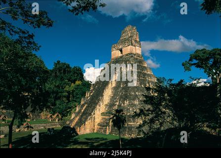 Il Tempio della Gran Giagua o il Tempio 1, Parco Nazionale Tikal, Guatemala, America Centrale. © Kraig Lieb Foto Stock