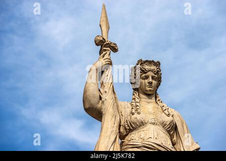 Statua dell'Indipendenza Teresona, 1875, di Luigi Borro (scultore italiano, 1826-1880) a Treviso, Piazza Indipendenza, Veneto, Italia, Europa. Foto Stock