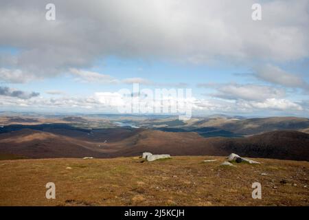 Una vista a nord dalla cima di Merrick verso Loch Doon Loch Bradan e Loch Macaterick Dumfries e Galloway Scozia Foto Stock