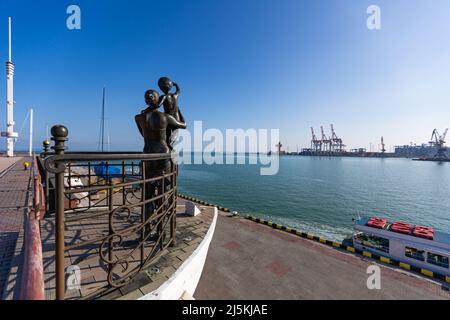 ODESSA, UCRAINA - February17, 2016: Monumento alla moglie di marinai in attesa Foto Stock